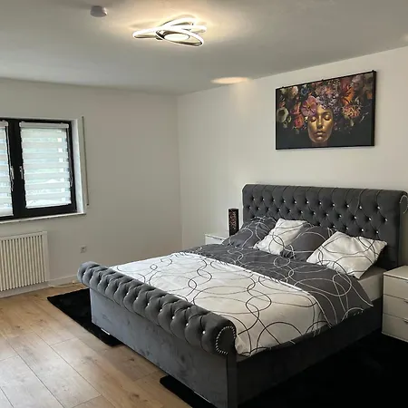 Apartment Greenview - 3 Beds 2 Bedrooms *